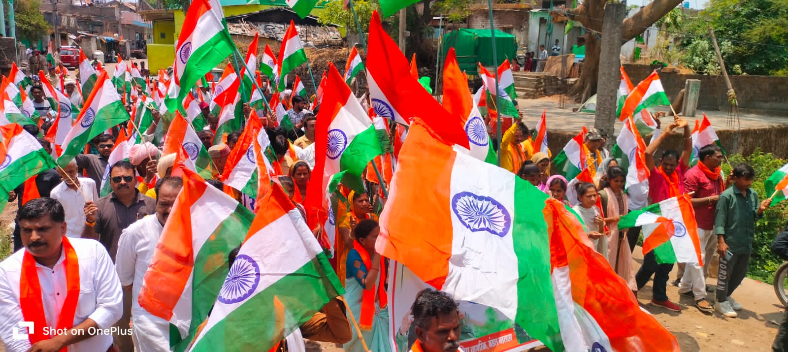 भारतीय सेना के सम्मान में नालछा में निकाली गई विशाल तिरंगा यात्रा,गूंजे देशभक्ति के तराने