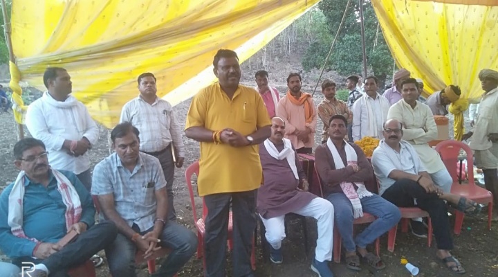 नालछा ग्राम पंचायत भड़क्या (नयापुरा) और ग्राम पंचायत आमखो में नवीन तालाब निर्माण कार्यों का भूमि पूजन सोमवार को क्षेत्रीय विधायक कालू सिंह ठाकुर द्वारा किया गया