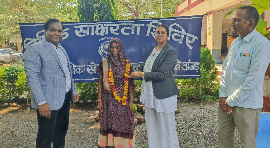 न्यायालय परिसर अंजड़ में हुवा विधिक साक्षरता शिविर का आयोजन