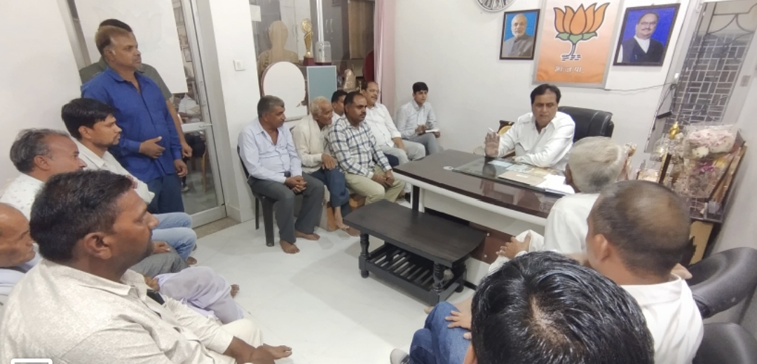 विधायक कृपलानी ने छोटीसादड़ी क्षेत्र की पंचायतों के प्रतिनिधि मंडलों से की भेंट,  जनसुनवाई कर ग्रामीणों को दिया समस्याओं के शीघ्र समाधान का  दिया आश्वासन