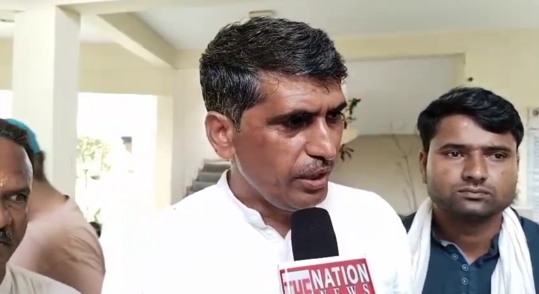 राजस्थान प्रताप गड़ क्षेत्र छोटीसादड़ी मे हुई हत्या के मामले मे मृतक परिवार ने पुलिस पर लगाए गंभीर आरोप हत्या को  दुर्घटना  बताया पुलिस ने   मल्हारगढ़ क्षेत्र के चर्चित कांग्रेस के नेता शाम चंद जोक चंद व नेतराम मेघवाल के नेतृत्व मे एडिशनल एसपी को सौपा ज्ञापन सही जांच की मांग