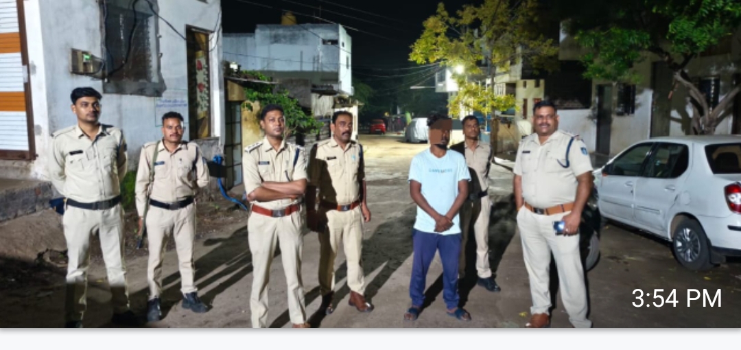 बडवानी पुलिस अधीक्षक के आदेश से जिले में चलाया कांबिंग गस्त  अभियान  फरार 70 आरोपियों को अलग अलग थाना क्षेत्र से पकड़ा