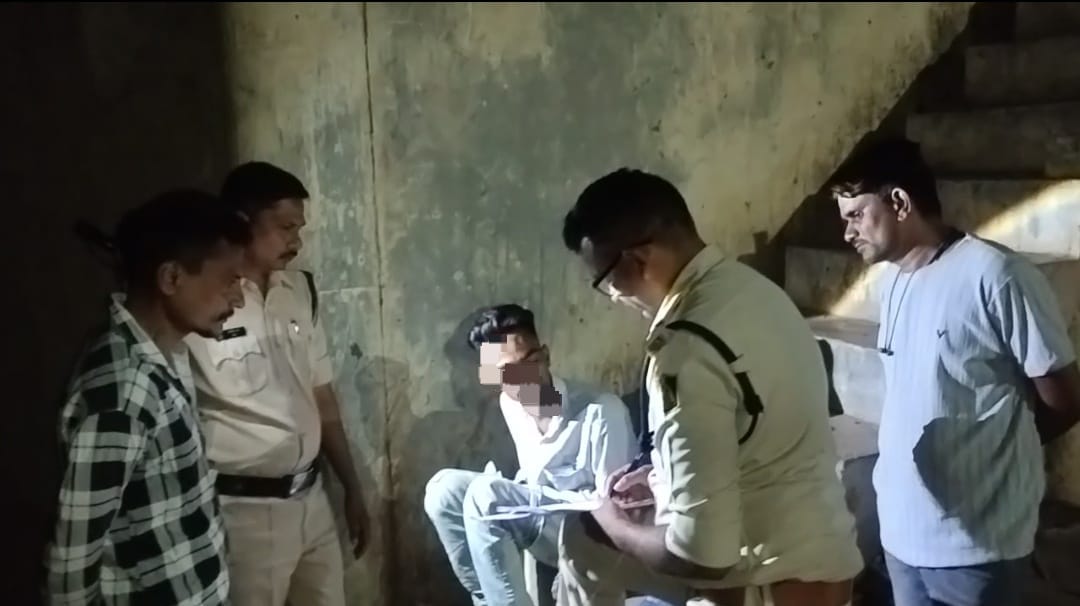 थाना बड़वानी पुलिस ने अवैध मादक पदार्थ (गांजा) का सेवन करते हुए एक व्यक्ति मोसीन खान को किया गिरफ्तार