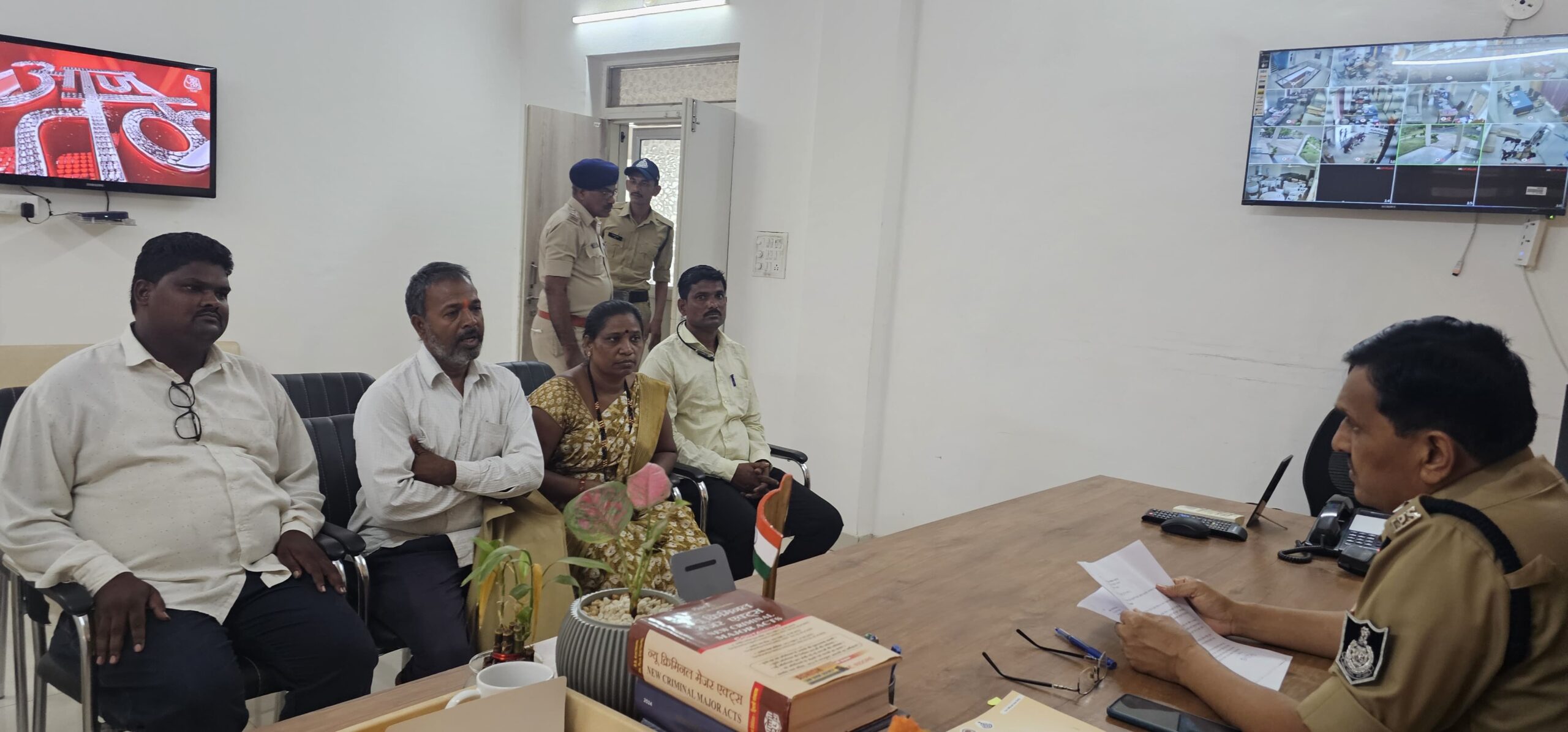 बड़वानी पुलिस अधीक्षक ने की जनसुनवाई, समस्याओं के त्वरित समाधान के दिए निर्देश