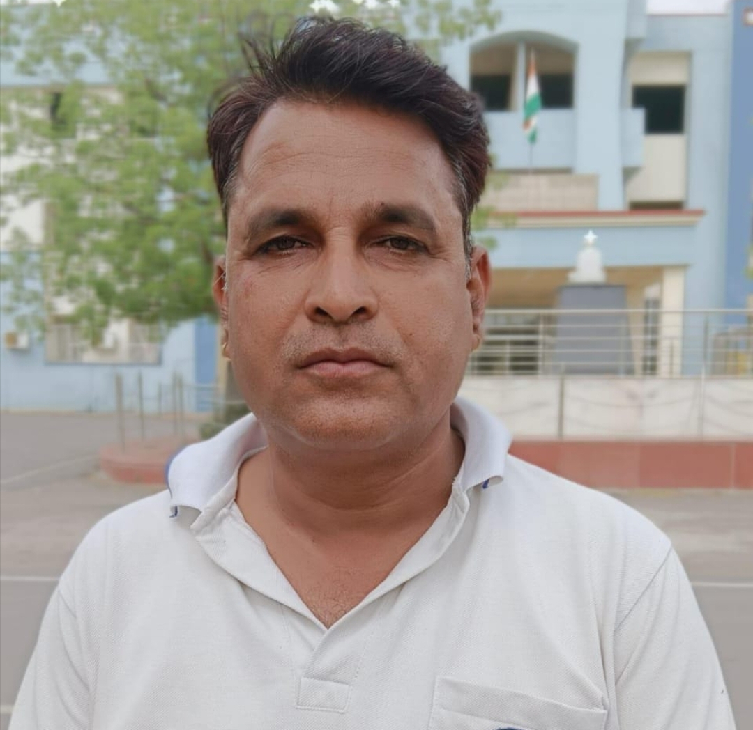 प्रताप गड़ सरकार के कार्य करने की धीमी चाल से परेशान पंचायत शिक्षक विद्यालय सहायक फिर आंदोलन की राह पर।