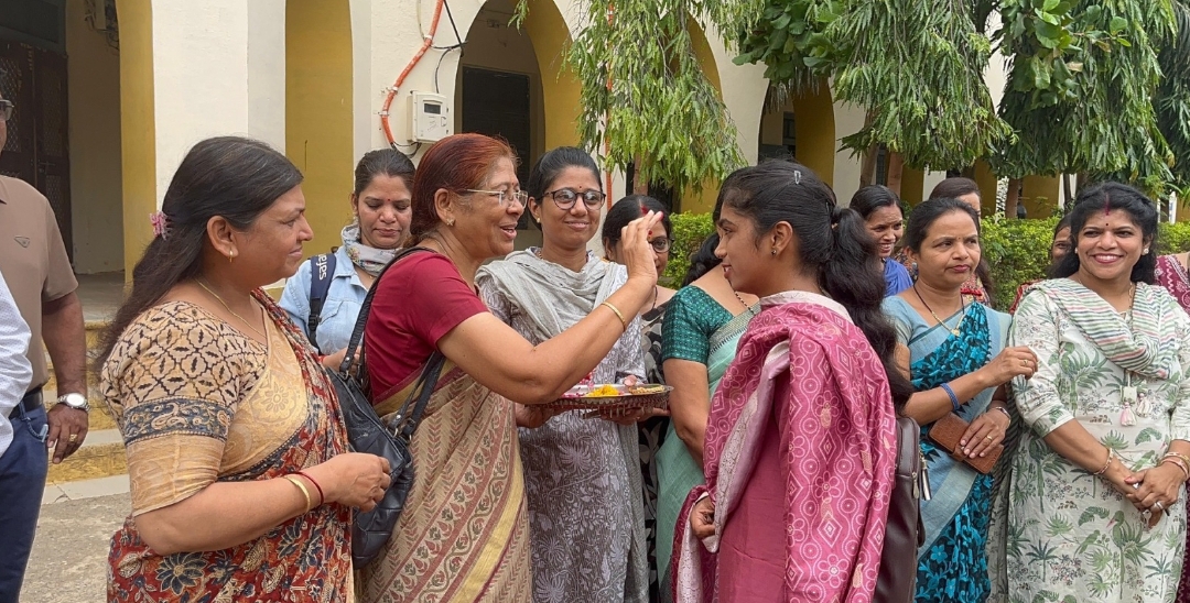 बडवानी दीक्षारंभ कार्यक्रम के तृतीय दिवस के अवसर पर भारतीय ज्ञान परंपरा पर आधारित गायत्री परिवार के अतिथियों द्वारा दिया गया संस्कृति ज्ञान पर व्याख्यान