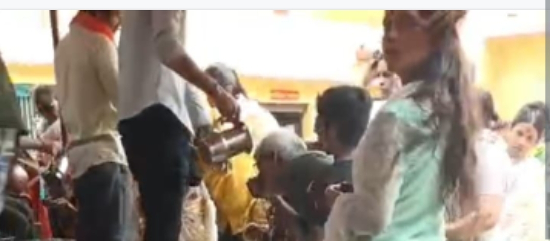 वाराणसी: वाराणसी काशी के प्रसिद्ध दारानगर नगर स्थित श्री महामृत्युंजय जी के मंदिर में भारी भक्त जनों की भीड़,