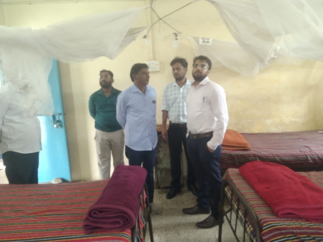 नालछा जनपद सीईओ बने शिक्षक, बच्चों को पढ़ाई अंग्रेजी साथ में बैठकर किया भोजन, छत पर चढ़कर पानी की टंकी की जाची शुद्धता जनपद सीईओ ने सराय के हॉस्टल में पहुंचकर व्यवस्था लिया जायजा