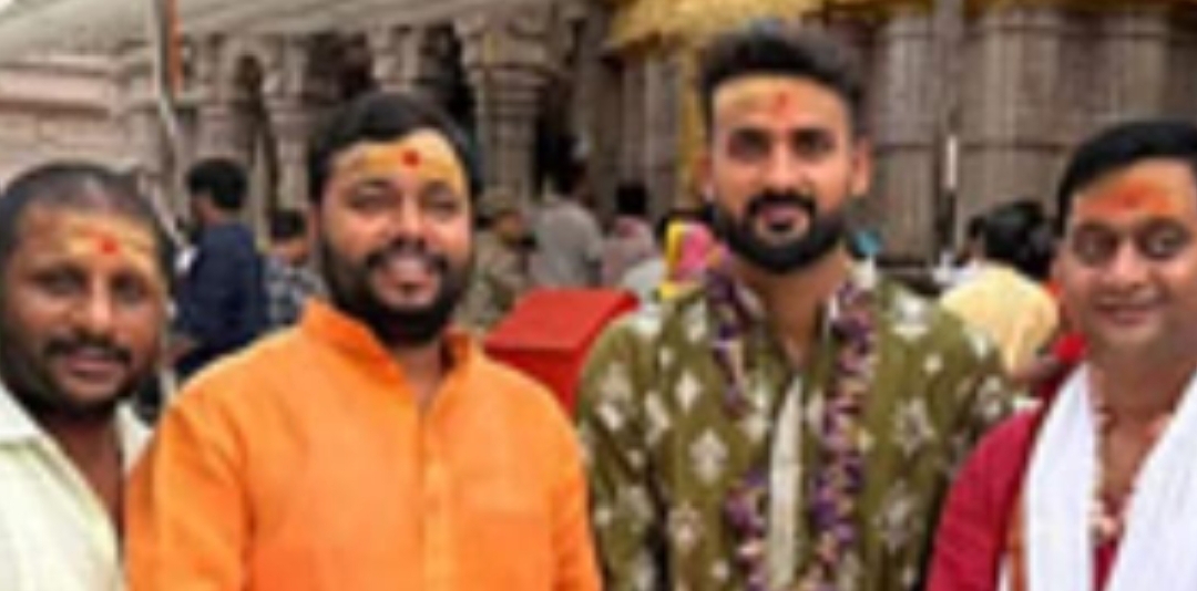वाराणसी क्रिकेटर आकाश दीप ने काशी विश्वनाथ मंदिर में दर्शन कर लिया बाबा विश्वनाथ का लिया आशीर्वाद ,