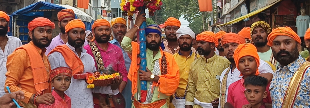 अंजड़ प्रतिवर्ष अनुसार इस वर्ष भी वाल्मीकि समाज के आराध्य भगवान जाहरवीर गोगा देव जी महाराज के पवित्र छड़ी निशान की भव्य शोभा यात्रा धूम धाम से निकाली गई जगह जगह हुवा स्वागत