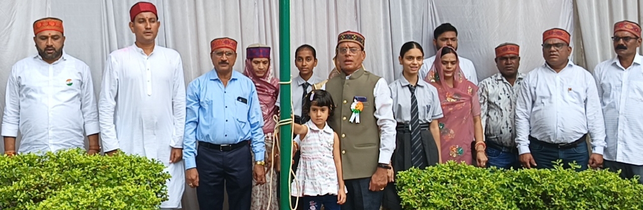 नगर अंजड के अंदर 79 वा स्वतंत्रता दिवस नगर परिषद में धूम मनाया गया अध्यक्ष मांगीलाल मुकाती ने सभी पार्षदों ऐव भाजपा के मंडल अध्यक्ष ऋतुराज मंडलोई के साथ किया ध्वजारोहण