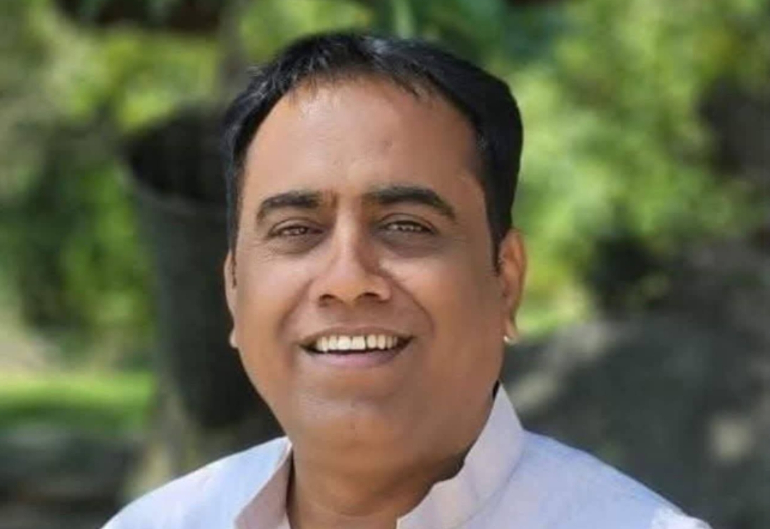 धार जिला कांग्रेस अध्यक्ष श्री स्वतंत्र जोशी की नियुक्ति पर कार्यकर्ताओं  ने आतिश बाजी कर मनाया हर्ष