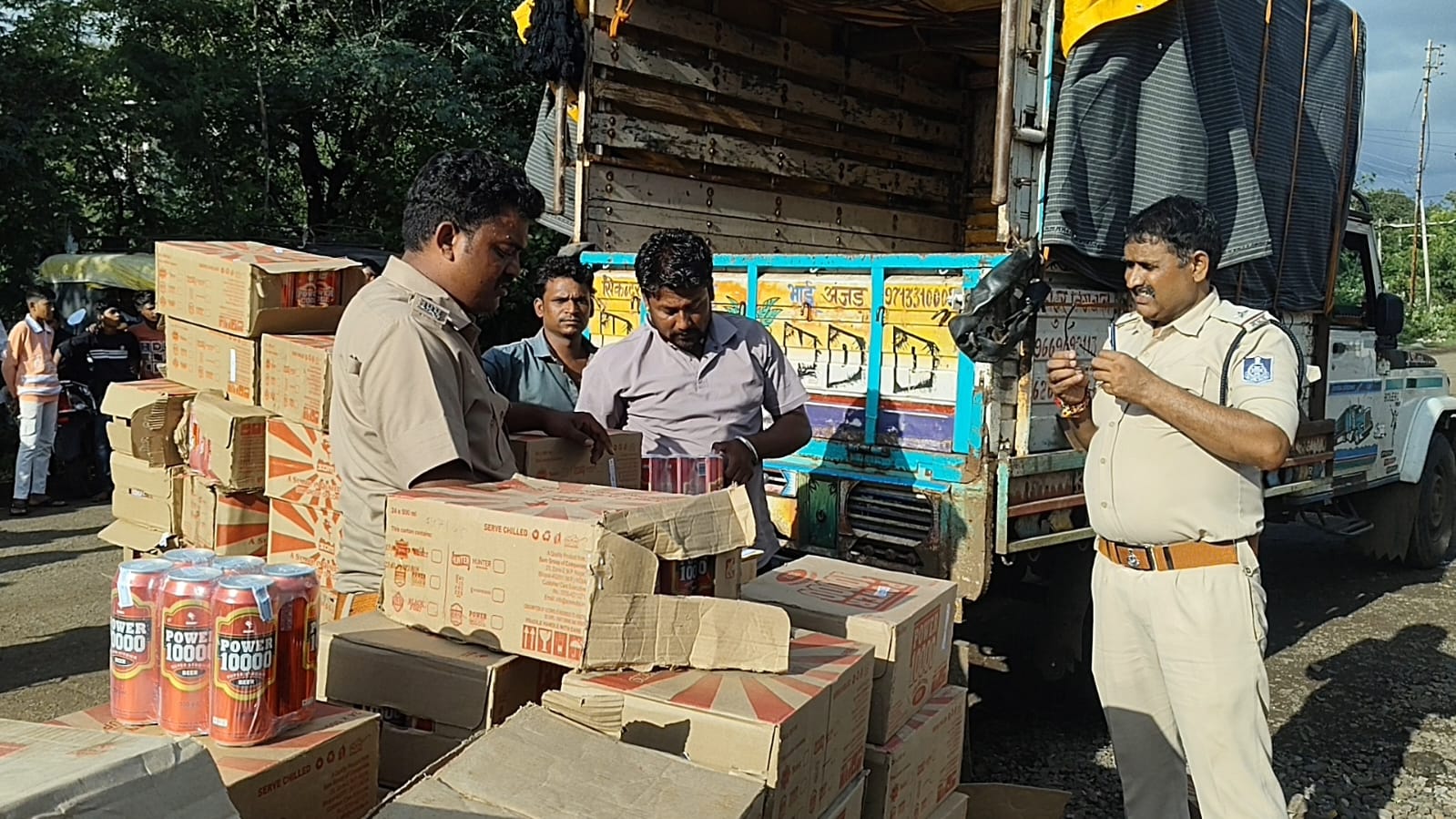 पुलिस कप्तान श्री जगदीश डावर के नेतृत्व में अवैध शराब परिवहन के विरुद्ध थाना वरला पुलिस की बड़ी कार्यवाही94 पेटी (1128 बल्क लीटर) अवैध शराब, कीमत ₹2,70,720 सहित आरोपी गिरफ्तार