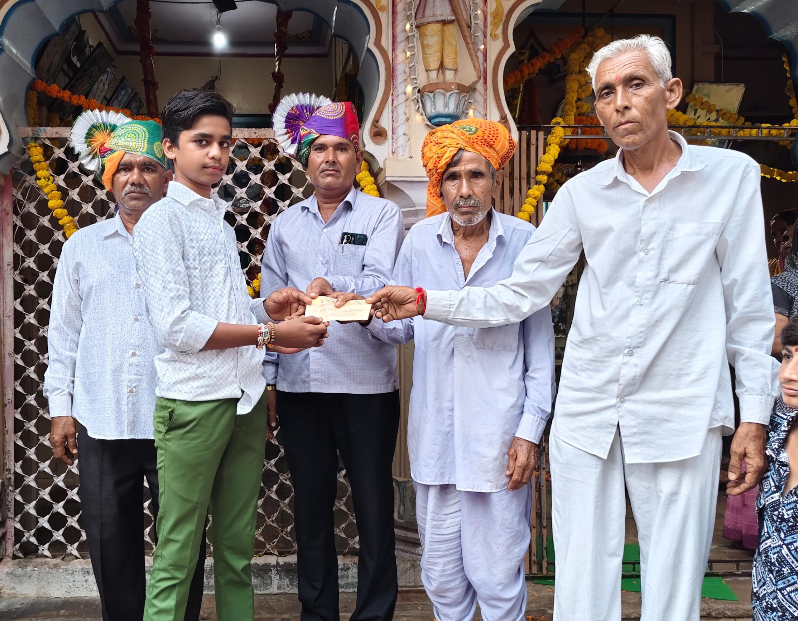 कोणदा - नित्य दीपक की लौ में काजल निकलता है वहीं श्री आईं माताजी के मंदिर (बढ़ेर) में अखंड ज्योति में केसर प्रगट होना ईश्वरीय शक्ति का प्रमाण है