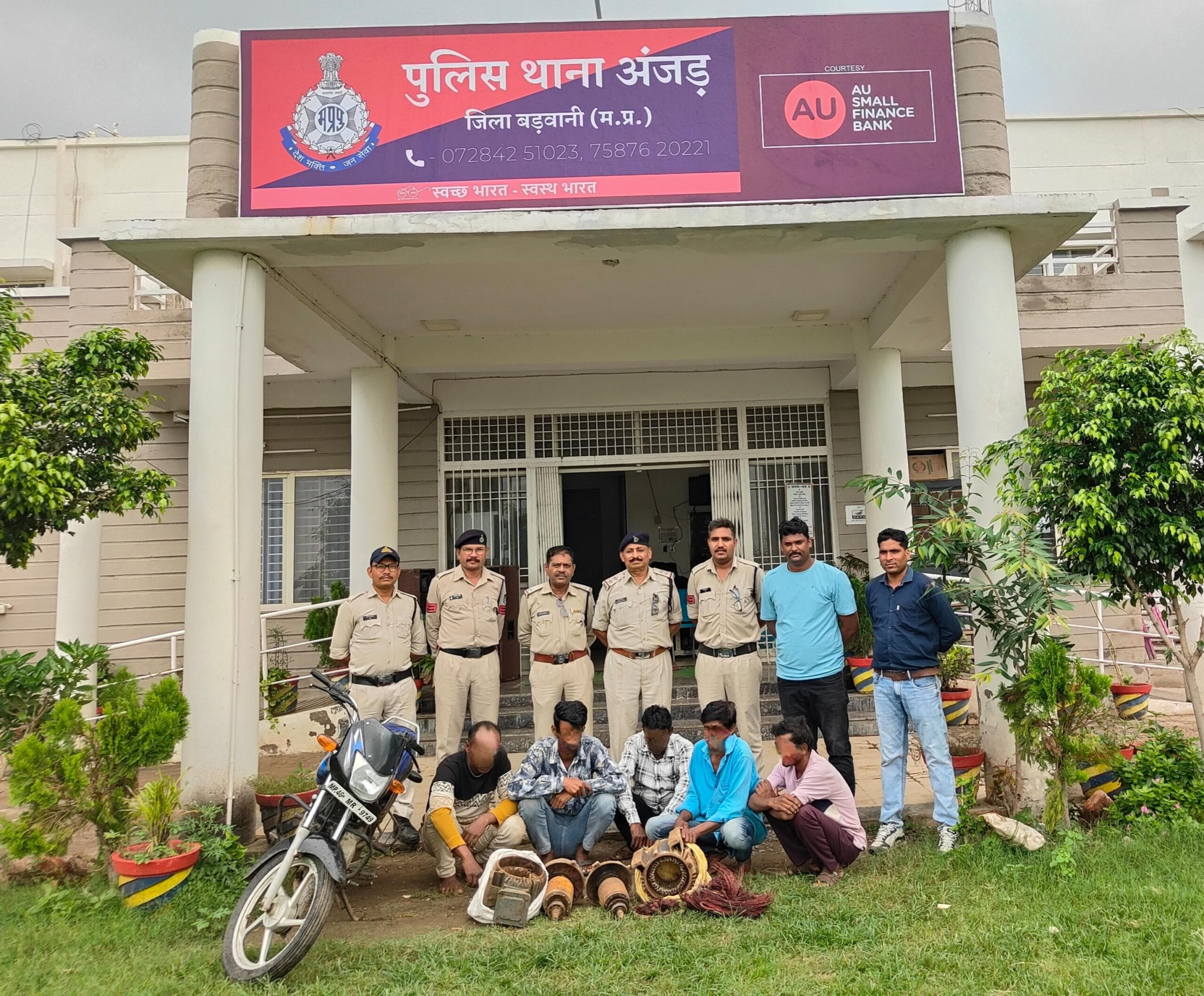 किसानों के मोटर पंप से तांबे के तार चोरी करने वाला गिरोह थाना अंजड़ पुलिस की गिरफ्त में – चोरी का माल एवं मोटरसाइकिल जप्त