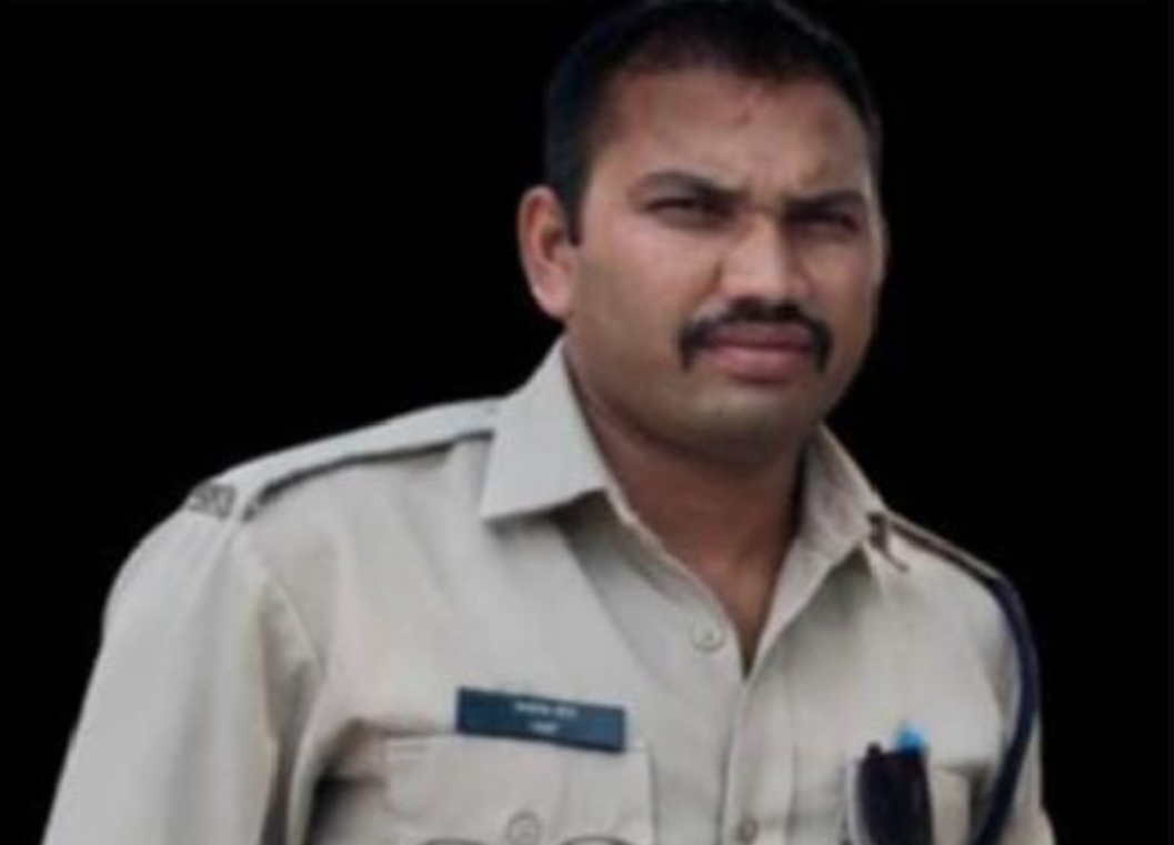 अशोक मौर्य आरक्षक पुलिस चौकी रिंगनोद थाना सरदारपुर जिला धार 30 हजार रुपए की रिश्वत राशि की मांग करते  हुवे प्रकरण बनाया गया