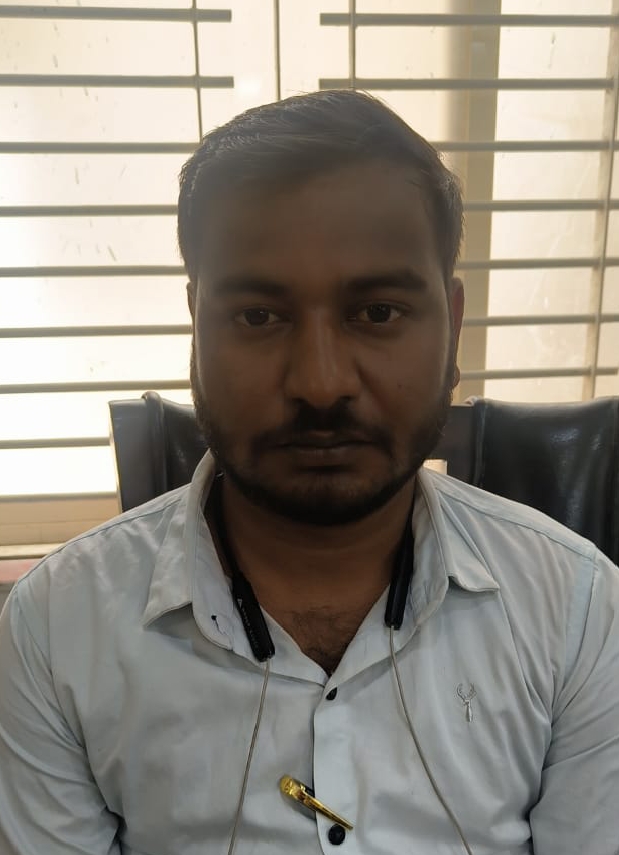 महेन्द्र कोठारी पिता श्री भगवान सिंह कोठारी उम्र 28 वर्ष पद उपयंत्री, जनपद पंचायत खकनार जिला बुरहानपुर मूल विभाग ग्रामीण यांत्रिकी सेवा (आरईएस) बुरहानपुर 12000 रुपए की  रिश्वत राशि  लेते हुवे लोकायुक्त ने पकड़ा