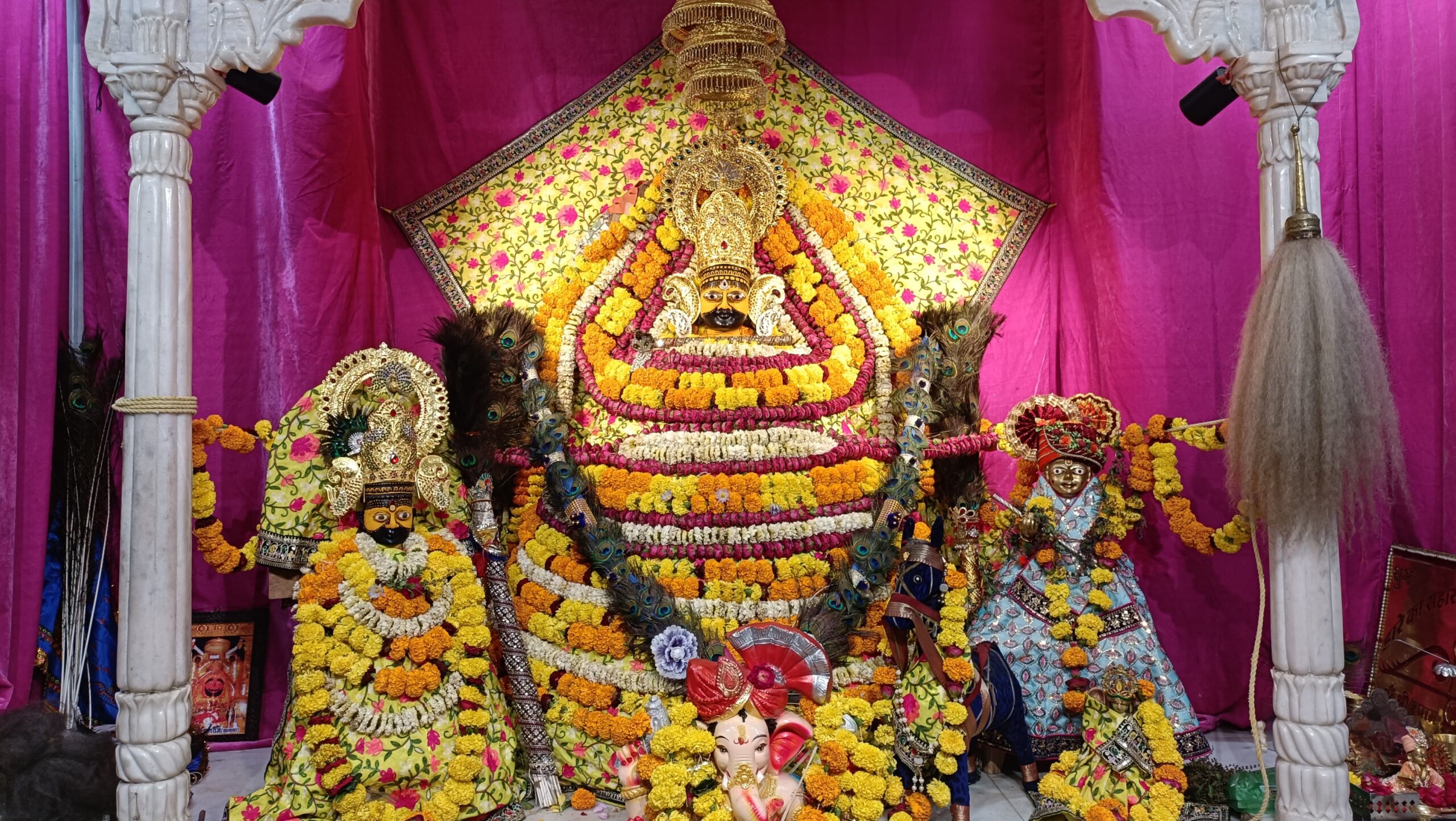 डोल ग्यारस पर खाटूश्याम मन्दिर में उमड़ा श्रद्धा व भक्ति का जनसैलाब, श्याम बाबा का किया दिव्य-भव्य, आकर्षक श्रंगारा नांगलवाड़ी से 55 किलोमीटर पैदल निशान लेकर पहुँची महिला श्रद्धालु 5 बजे तक 15 हजार भक्तों ने किए दर्शन