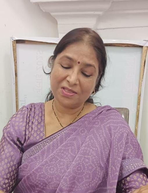 श्रीमती मनीषा पहाड़िया, प्राचार्य, शासकीय उत्कृष्ट बालक उच्चतर माध्यमिक विद्यालय सांवेर जिला इंदौर,  रिश्वत राशि-2,000/- रूपये लेते हुवे लोकायुक्त ने रंगे हाथो पकड़ा