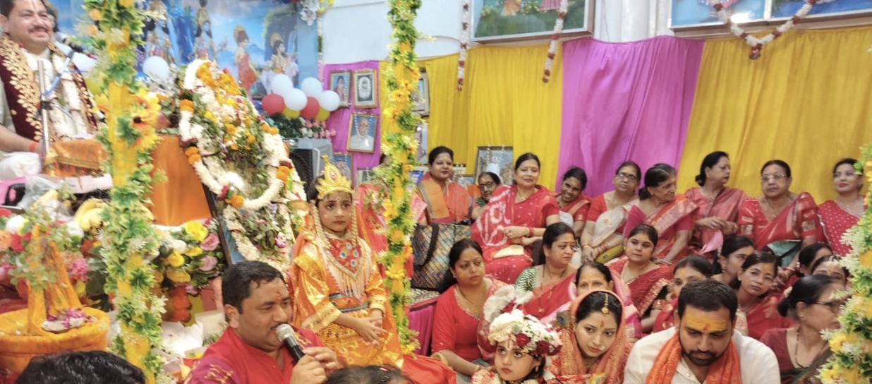 वाराणसी में श्री राम जानकी मंदिर में श्री कृष्णा - रुक्मणी विवाह महोत्सव भव्य शोभा यात्रा और प्रसाद वितरण की  