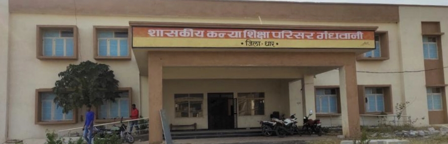 धार जिले के गंधवानी एकल्वय आदर्श आवसीय विद्यालय गंधवानी में पड़ने वाले छात्र गंधवानी से पैदल ही निकले मनावर एस डी एम से मिलने मनावर एस डी एम परमोद गुजार ने रास्ते में मिलकर समझाया गंधवानी भेजा 