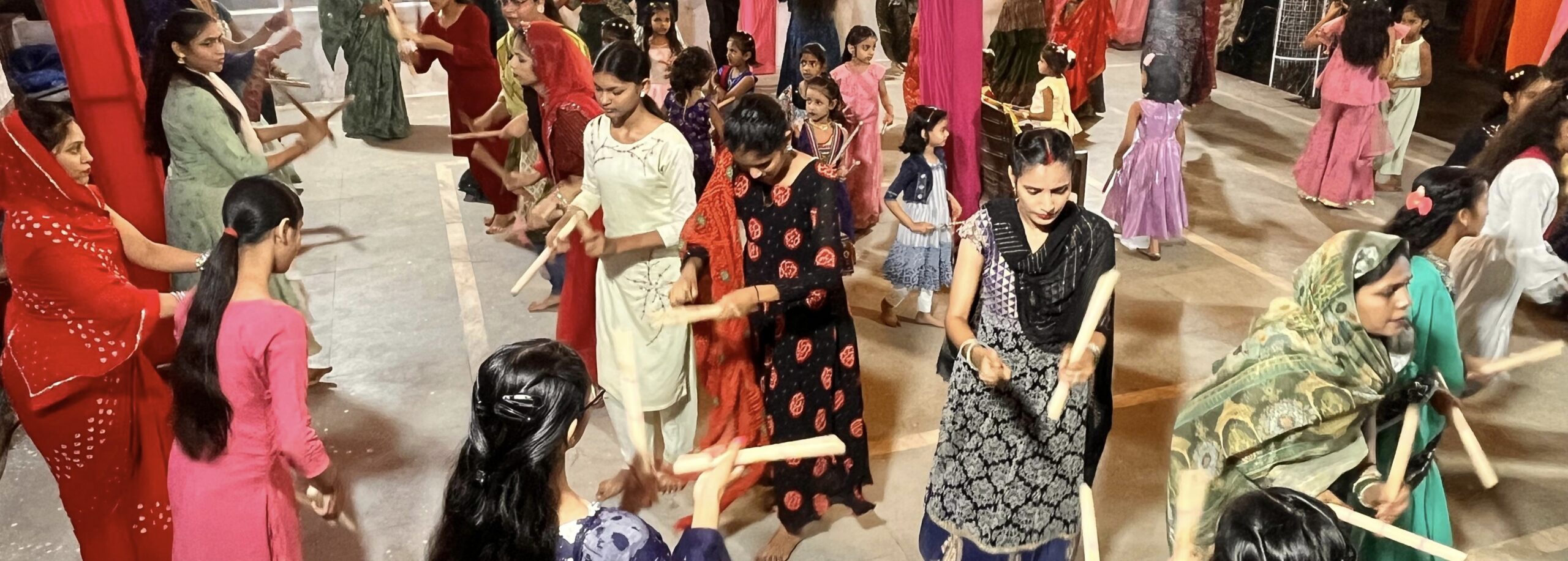 नालछा में घट स्थापना के साथ नवरात्रि महोत्सव की धूम, गरबा पंडालों में उमड़ी श्रद्धालुओं की भीड़