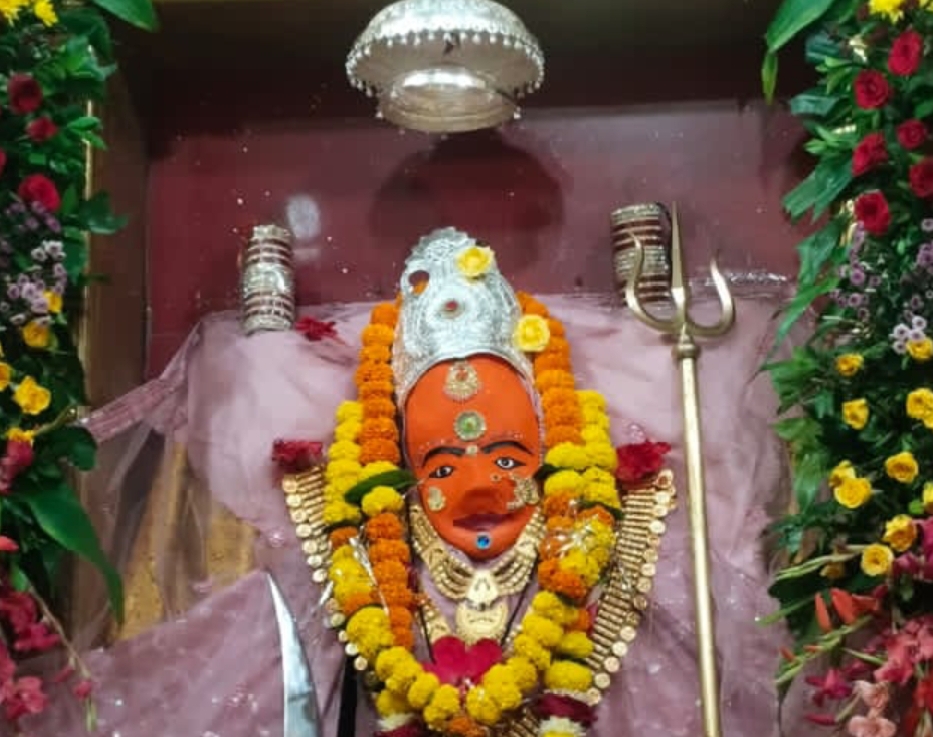 मनावर मां हरसिद्धि का विशाल भंडारा हजारों भक्तों ने किए दर्शन  केंद्रीय मंत्री श्रीमती सावित्री ठाकुर ने मां हरसिद्धि मंदिर प्रांगण में 25 लाख का टीन सेट लगाने की घोषणा