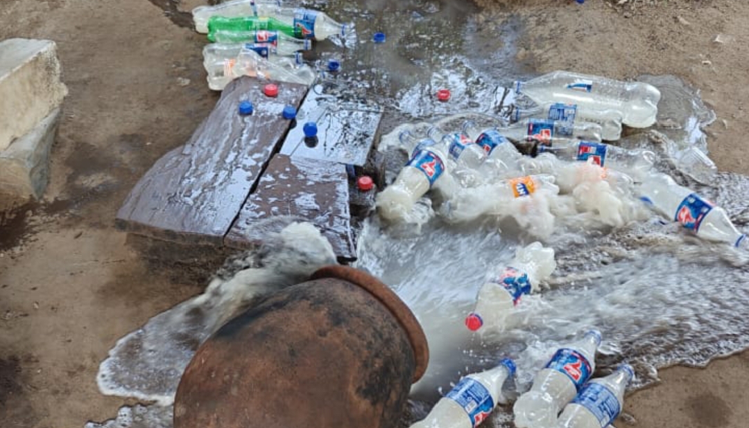 आलीराजपुर - कलेक्टर नीतू माथुर के निर्देश पर एसडीएम तपीश पांडे की अवैध और नकली ताड़ी विक्रेताओं पर ताबड़तोड़ कार्यवाही ,