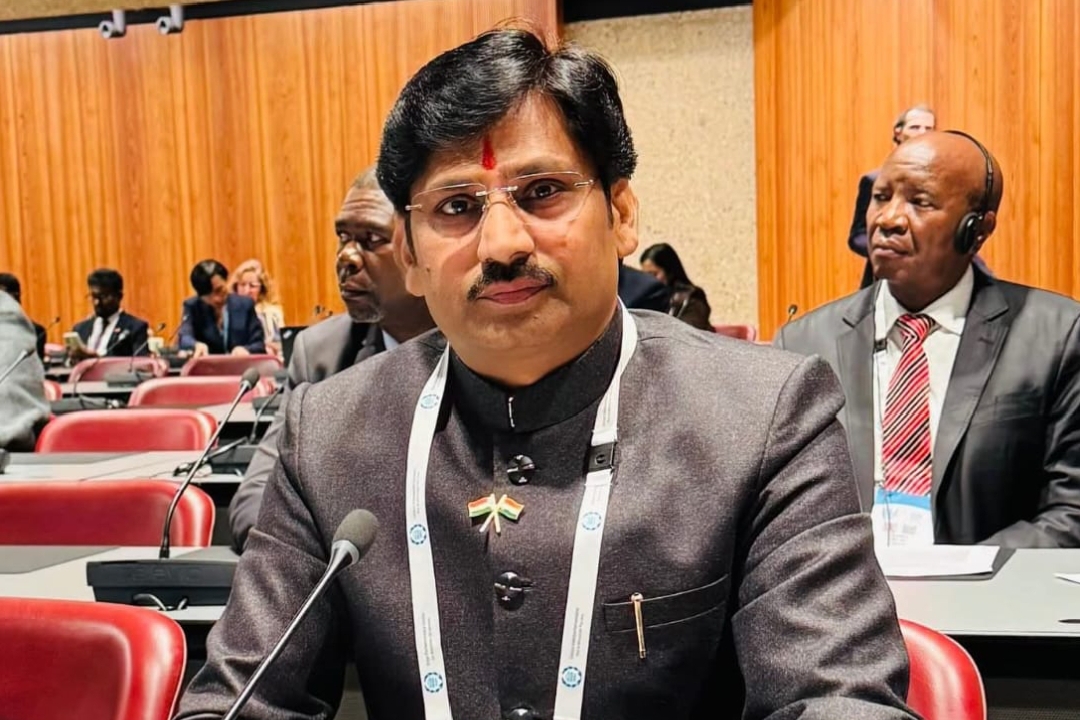 विश्व मंच पर भारत की आवाज़ बने डॉ. सुमेर सिंह सोलंकी — जिनेवा में इंटर-पार्लियामेंट्री यूनियन असेंबली में भारत का प्रतिनिधित्व  कर दिया संदेश  अंतरराष्ट्रीय दत्तक ग्रहण बच्चों के अधिकारों का गंभीर उल्लंघन है और यह विषय केवल कानूनी नहीं, बल्कि मानवीय संवेदनाओं से जुड़ा हुआ है।