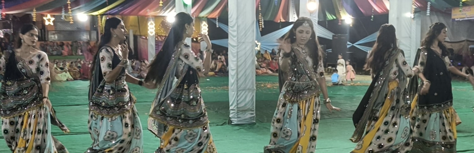 बालीपुर धाम के महाकाल गरबा मित्र पांडाल में आकर्षक साज सज्जा से की गई