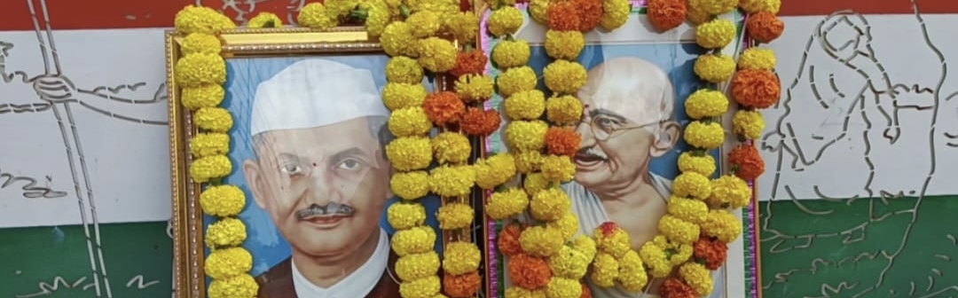 मनावर के कांग्रेस जनों राष्ट्रपिता महात्मा गांधी की 156वीं जयंती मनाई |