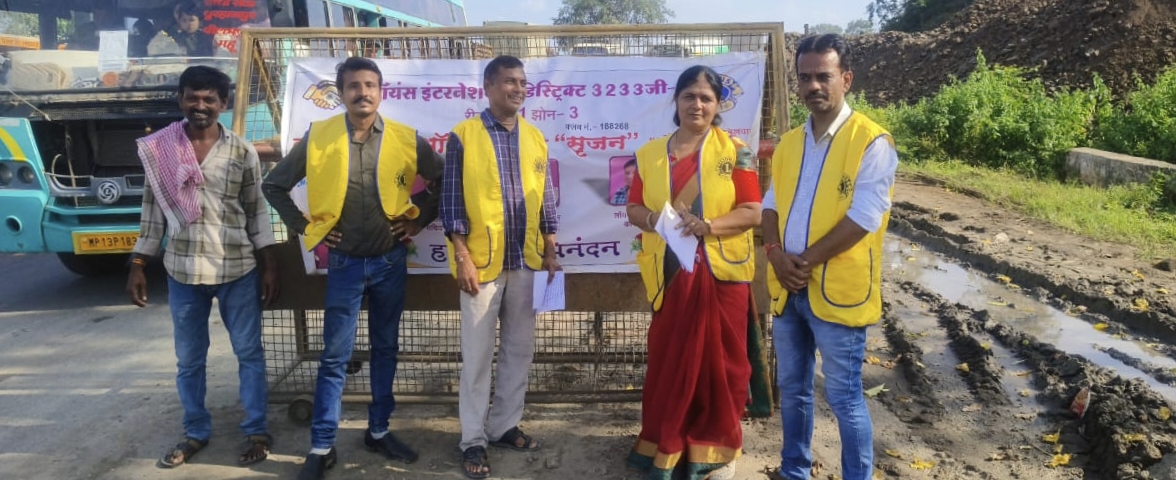 सनावद जागरूकता के जरिए लोगों को यातायात नियमों की दी जानकारी।