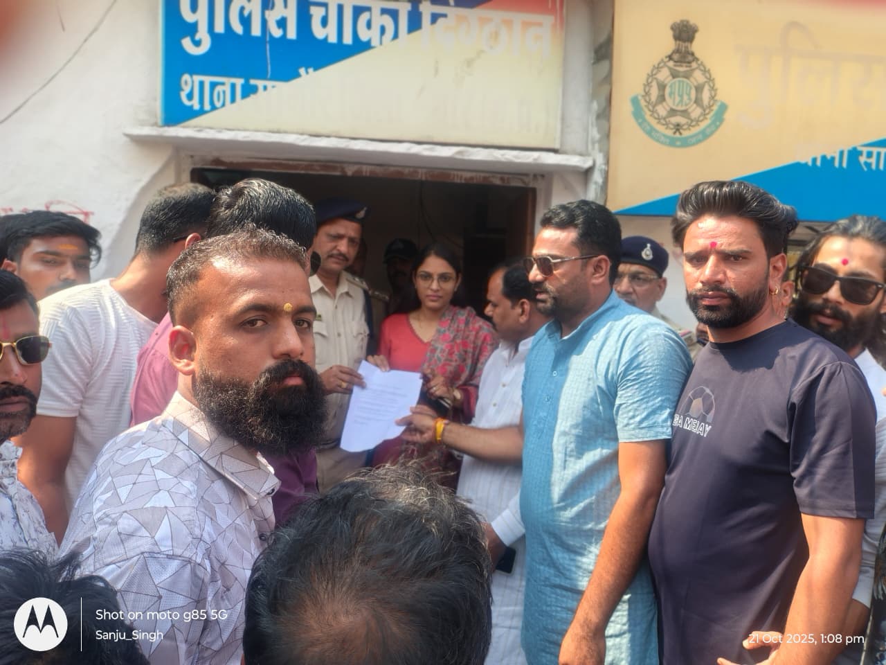 नाबालिक के साथ ग्राम बिल्लोद के वर्ग विशेष के युवक द्वारा किया दुष्कर्म, मृत बच्चे  को जन्म देने के बाद हिंदू समाज में आक्रोश   सकल हिंदू समाज द्वारा वर्ग विशेष के युवक के मकान पर बुलडोजर चलाने एवं शासकीय योजनाओं से वंचित व कड़ी कार्रवाई की मांग को लेकर चौकी पर कलेक्टर के नाम सोपा ज्ञापन  तीन दिन में आरोपी के विरुद्ध कार्रवाई नहीं होती तो आरोपी के गांव में हिंदू समाज करेगा बड़ा आंदोलन दी चेतावनी